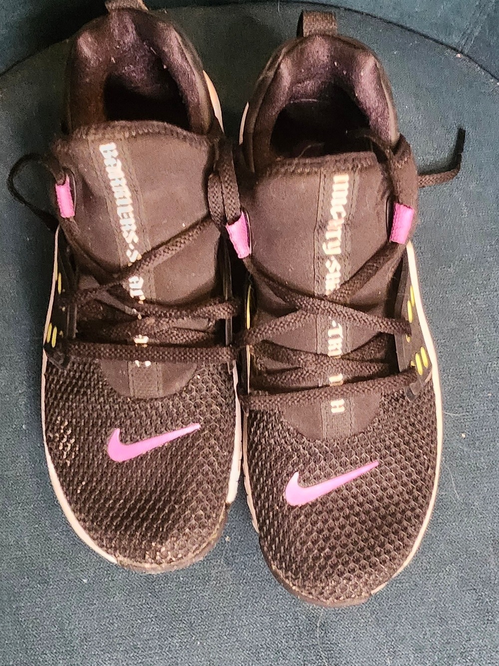 Nike Black Running Shoes with Pink Swoosh - Picture 3 of 10